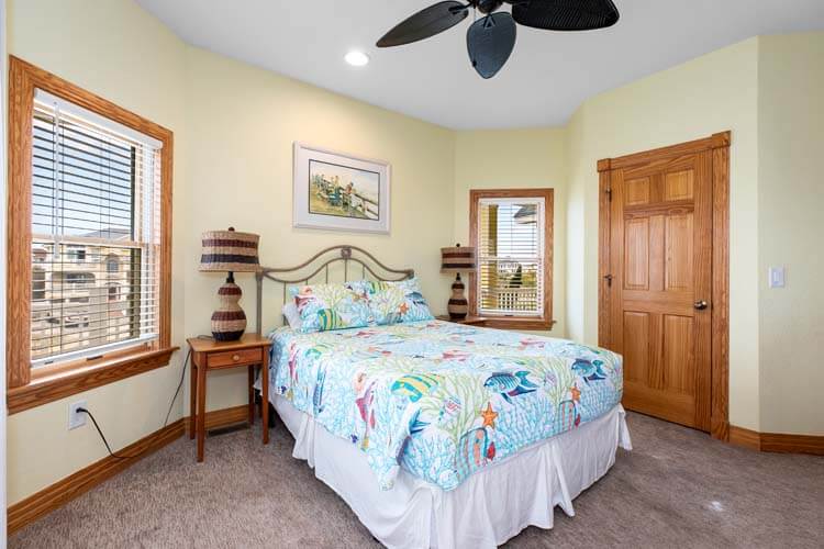 1st Floor Queen with Private Bath