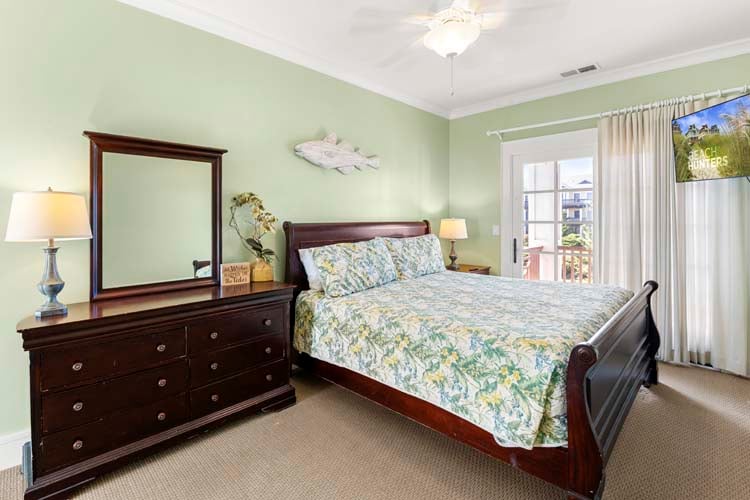 1st Floor King with Private Bath