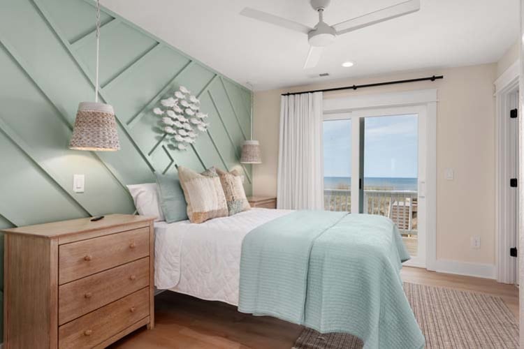 1st Floor Queen with Private Bath (4)