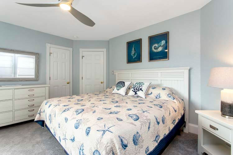 1st Floor King with Private Bath