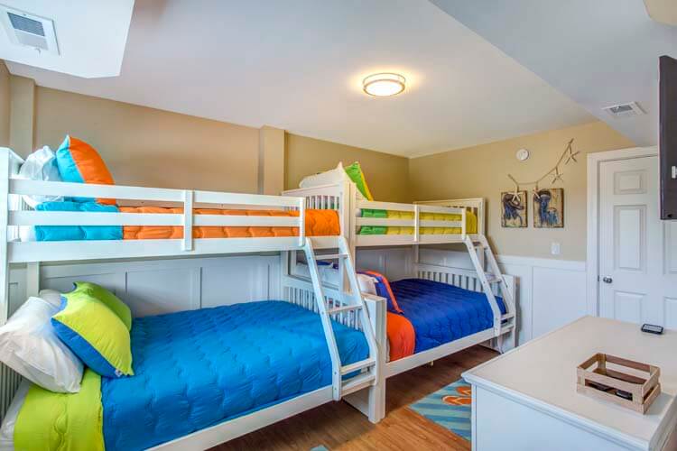 Ground Floor Pyramid Bunks with Shared Bath