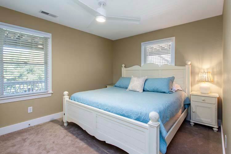 1st Floor King with Private Bath