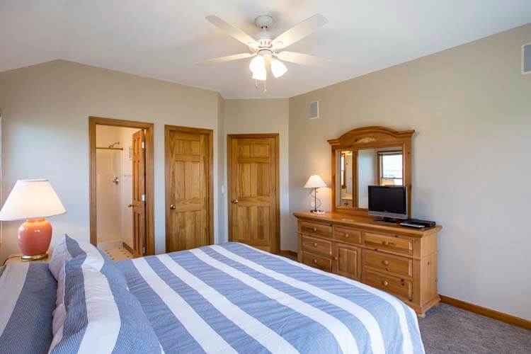 2nd Floor King with Private Bath