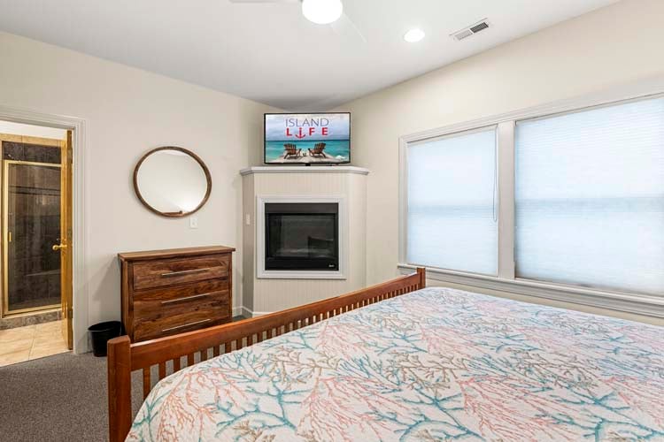 1st Floor King with Private Bath (5)