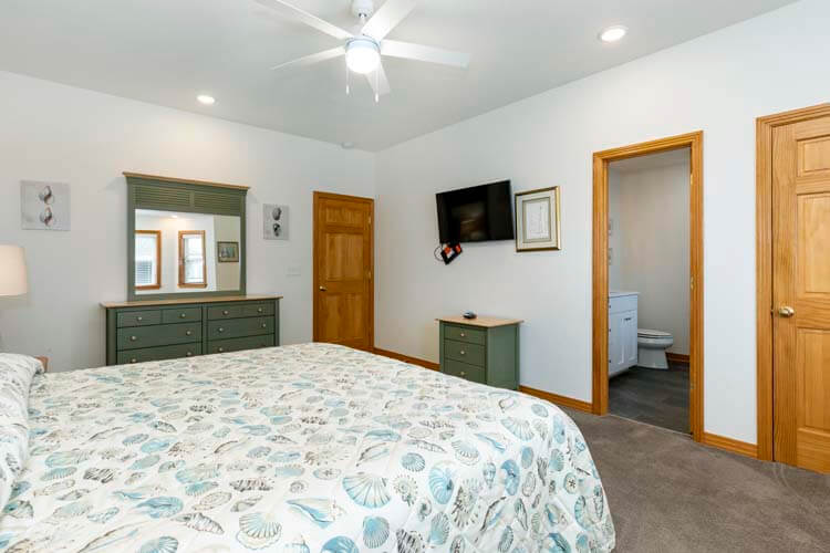 1st Floor King with Private Bath