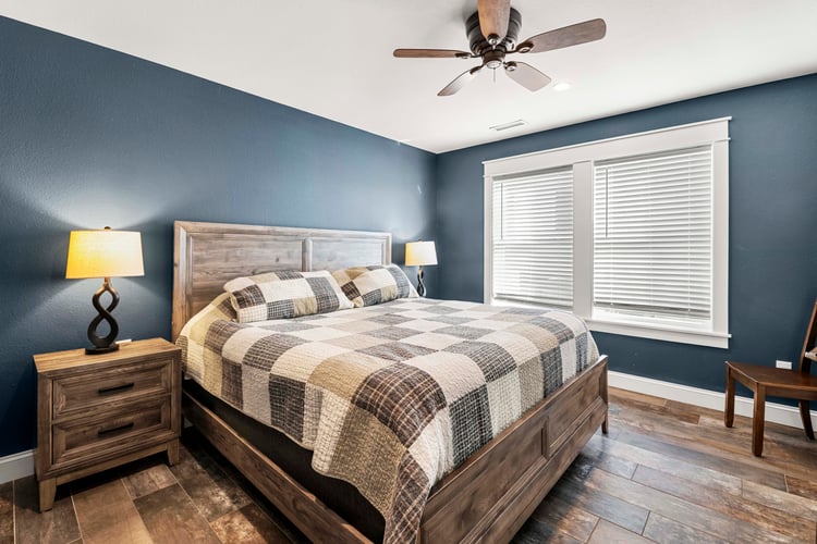 Ground Floor King with Private Bath (16)