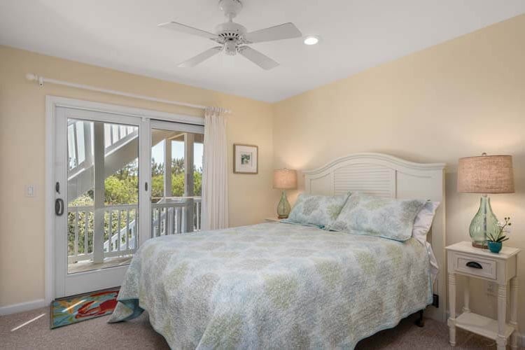 1st Floor Queen Bedroom