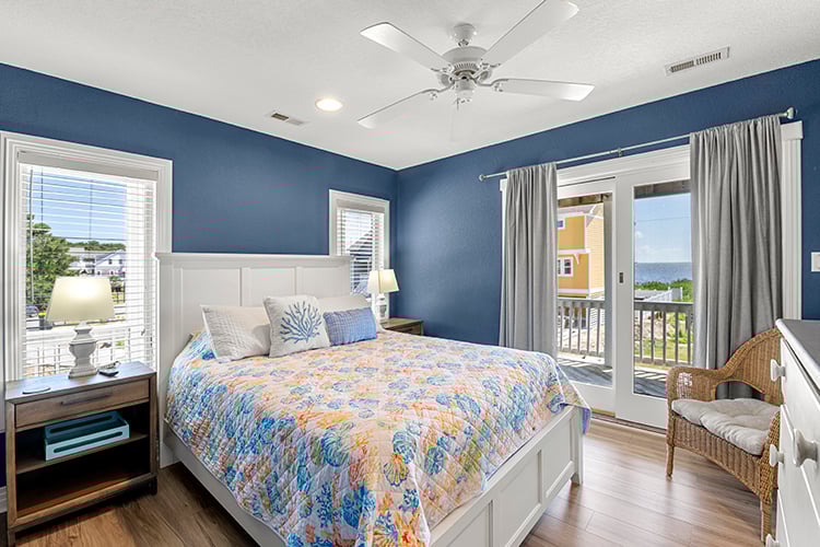 1st Floor Queen with Private Bath