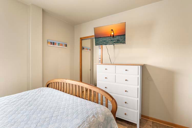 Ground Floor Queen Bedroom