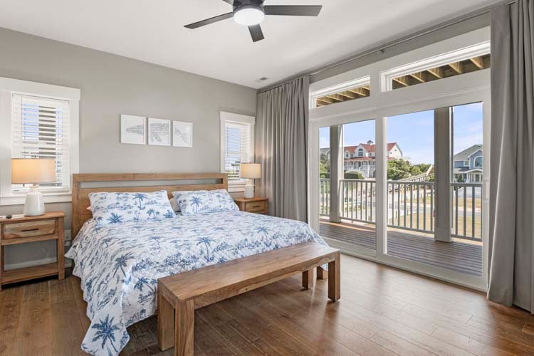 1st Floor King with Private Bath