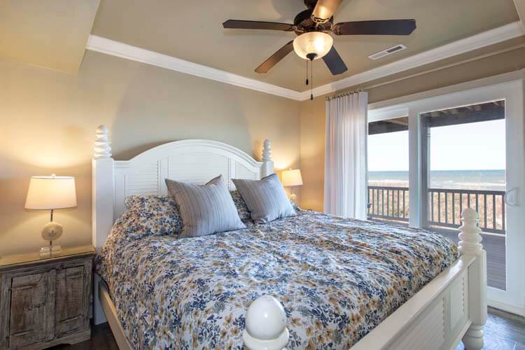 1st Floor King with Private Bath