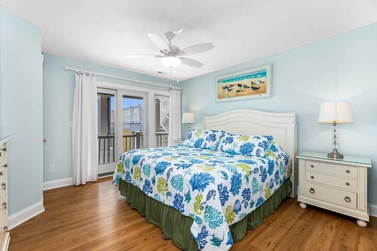 1st Floor King with Private Bath