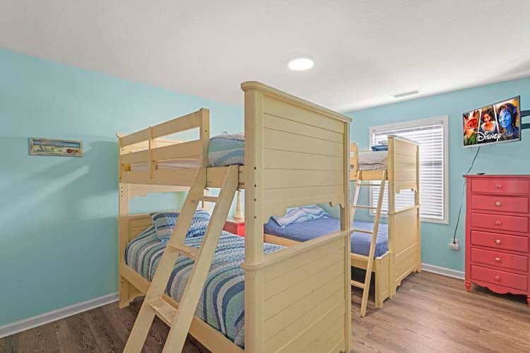 1st Floor Pyramid & Twin Bunk with Shared Bath