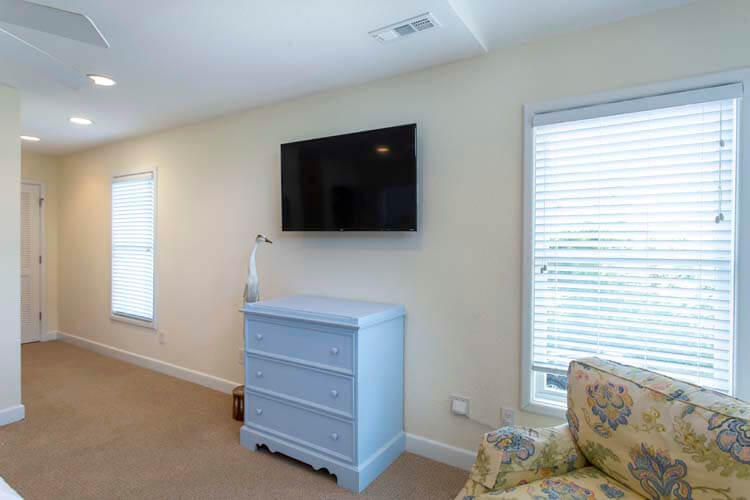 1st Floor King with Private Bath