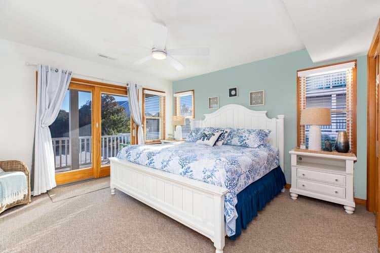 1st Floor King with Private Bath