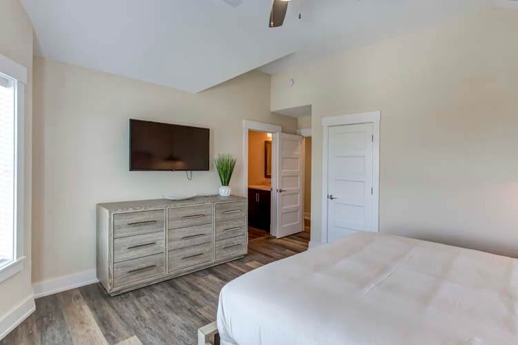 2nd Floor King with Private Bath