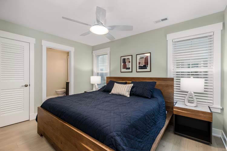 Ground Floor King with Private Bath (20)