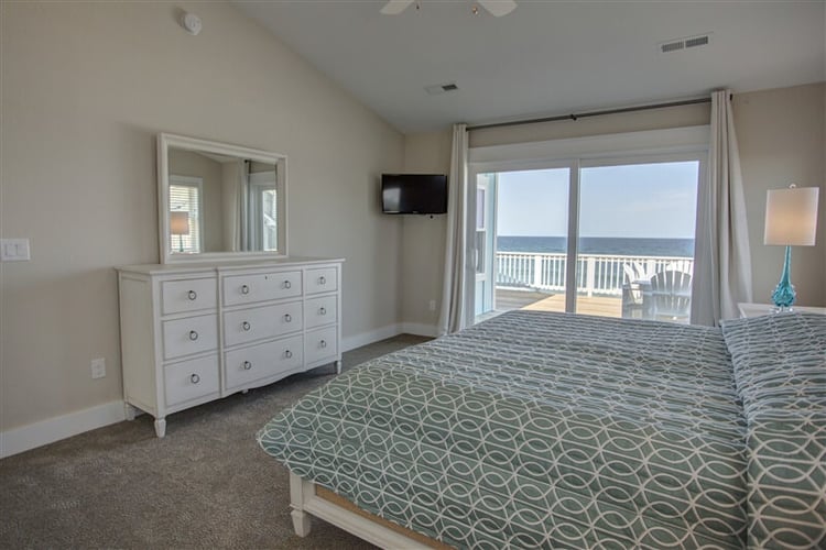 2nd Floor King with Private Bath