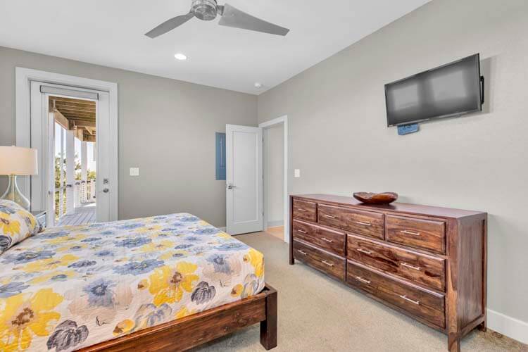 1st Floor King with Private Bath