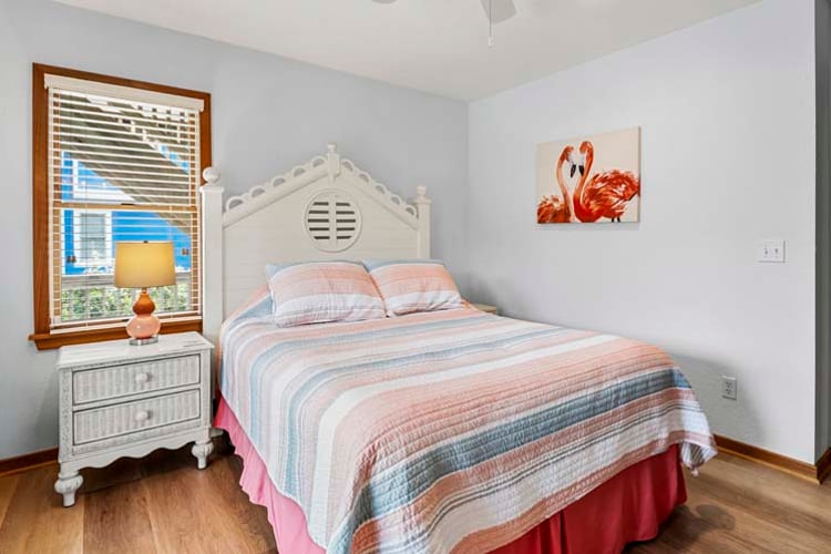 1st Floor Queen with Private Bath