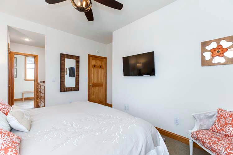 2nd Floor King with Private Bath