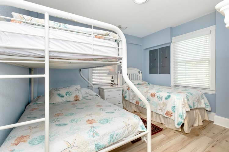 Ground Floor Pyramid Bunk & Twin with Shared Bath