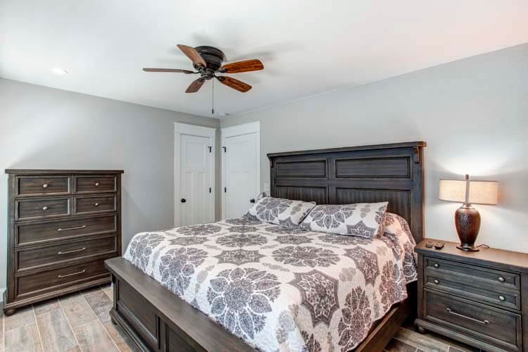 Ground Floor King with Private Bath (14)