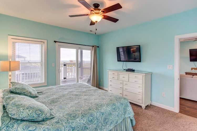 1st Floor King with Private Bath