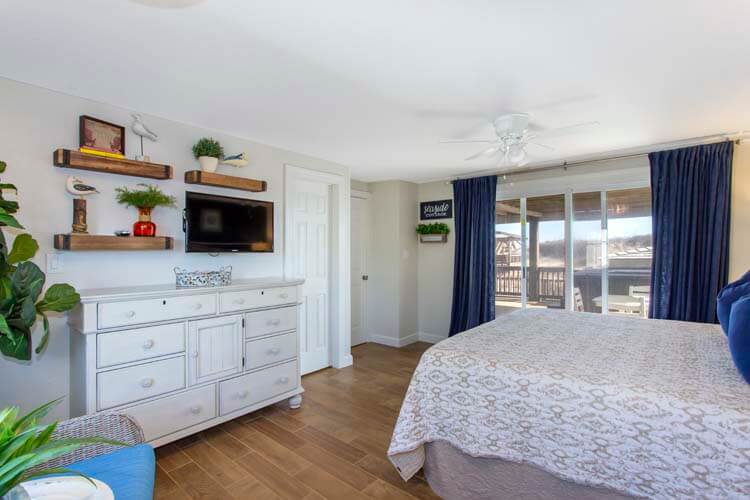 1st Floor King with Shared Bath