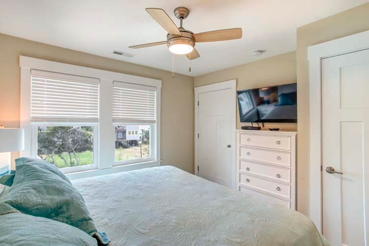 2nd Floor King with Private Bath