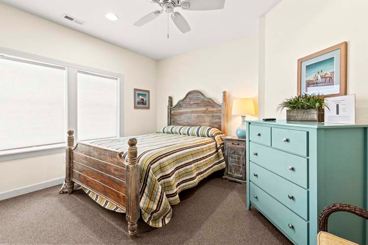 Ground Floor Queen with Private Bath