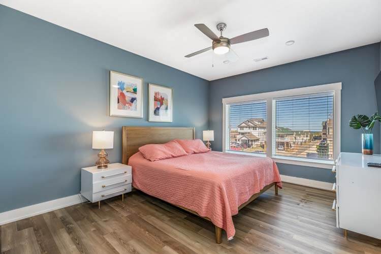 2nd Floor King with Private Bath