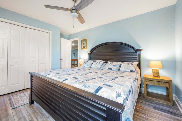 1st Floor King Bedroom