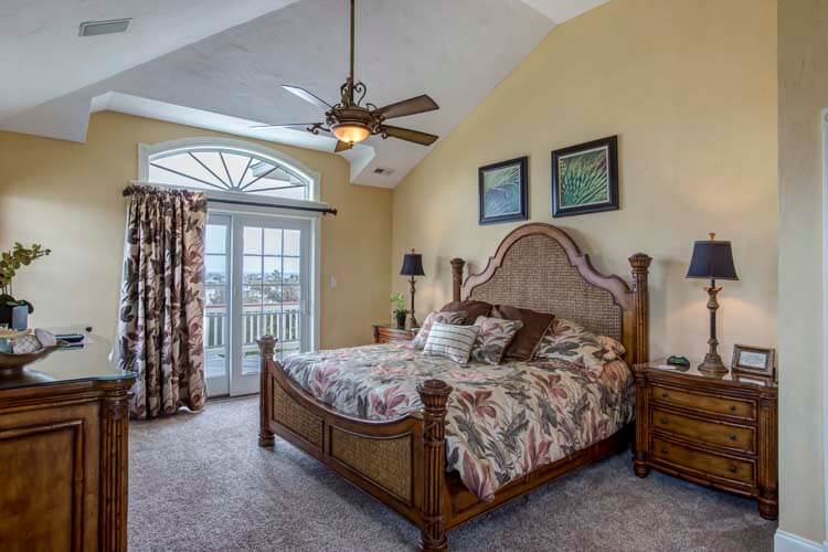 2nd Floor King with Private Bath