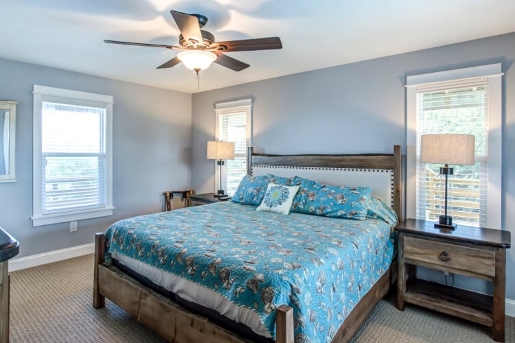 1st Floor King with Private Bath