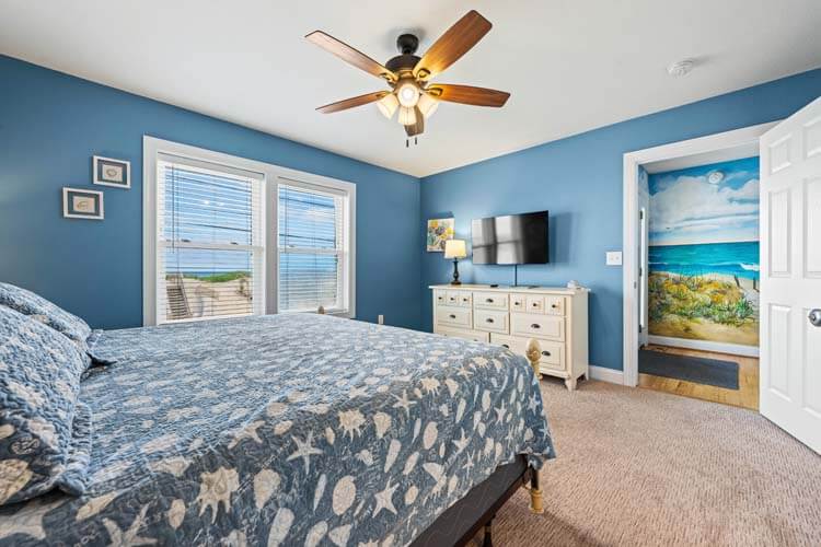 1st Floor King with Private Bath