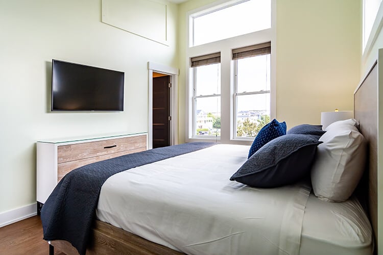 2nd Floor King with Private Bath