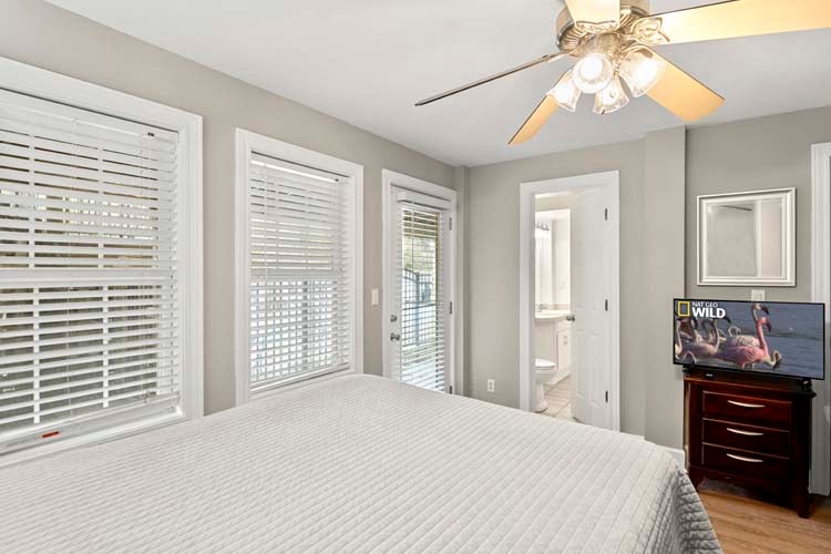 Ground Floor Queen with Shared Bath