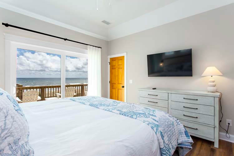 2nd Floor North King with Private Bath