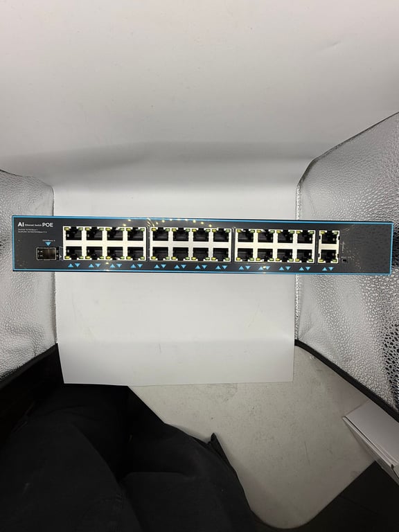 24-Port Fast Ethernet + 4-Port Gigabit PoE Switch