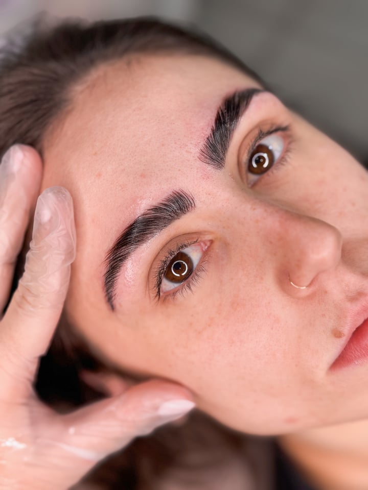 Brow lamination , sobrancelhas com aspecto natural e definido ✨