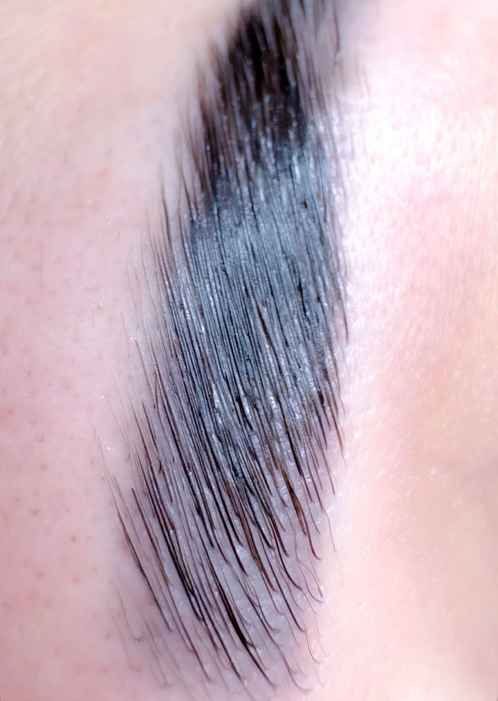 Brow Lamination por Nicoly Quoos