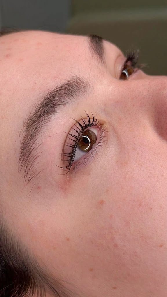 Lashes lifting : cílios com curva natural , sem curvex e sem máscara