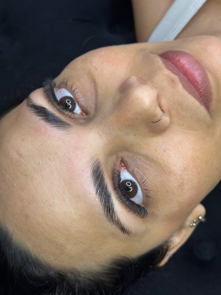 Browlamination + volume brasileiro