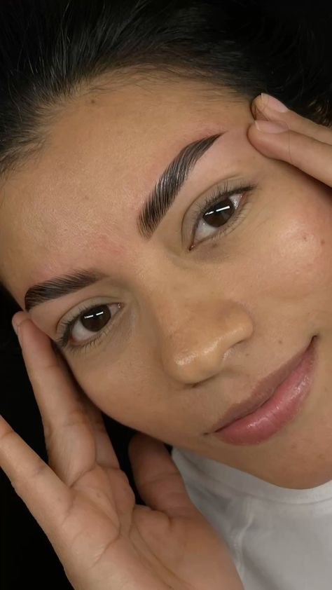 Trabalho de Lana Silva, Brow Lamination e Lash Lifting em Florianópolis – SC