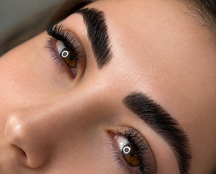 Brow Lamination por Aline Soll