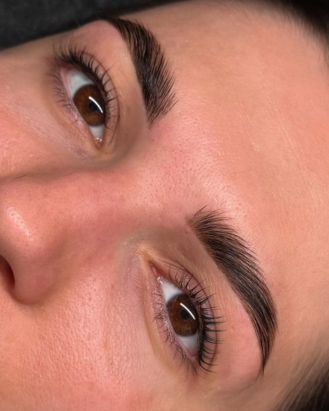 Brow Lamination por Letícia Cunha