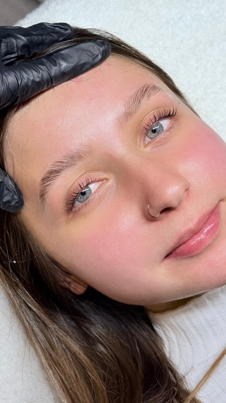Brow Lamination por Larissa Bolsoni