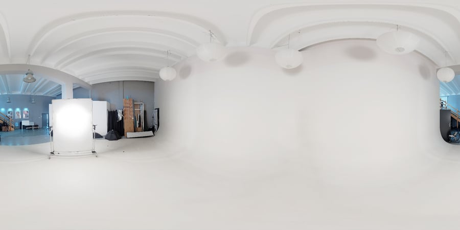 白色圆弧摄影棚公寓 HDRI，中性