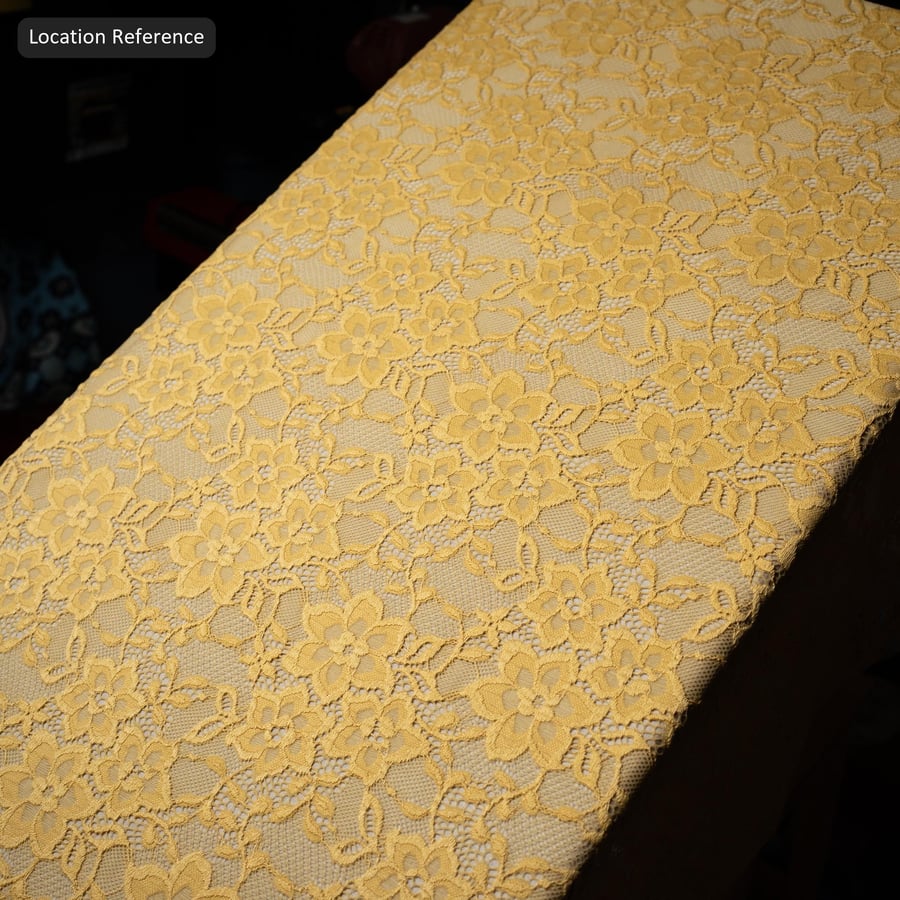 Texture di pizzo a rete con motivo floreale, giallo zafferano